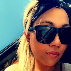 Meet your Posher, Alexis alana